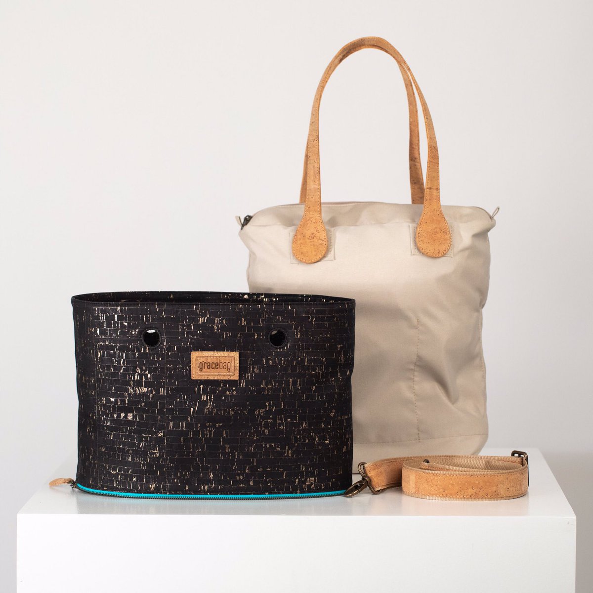Gracebag1's tweet photo. Do you ever try to squeeze your beauty routine or the last half an hour of your favourite show into five minutes?

One less thing to take up your time is your new GraceBag, which you can completely transform in a minute with interchangeable tops: https://t.co/Zh4vl0uCma https://t.co/gbRdmaIYgY