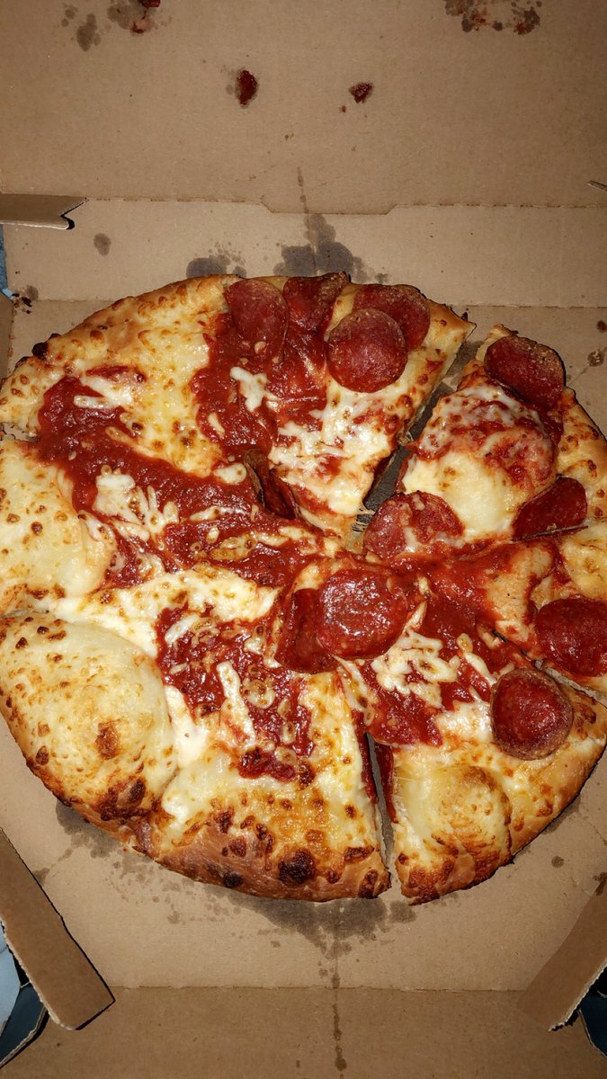 _itsrobbieee's tweet photo. @dominos this is unacceptable !!!! Definitely asked for EXTRA CHEESE and I get the opposite , EXTRA SAUCE 😡😡😡 https://t.co/AifcNkIXG1