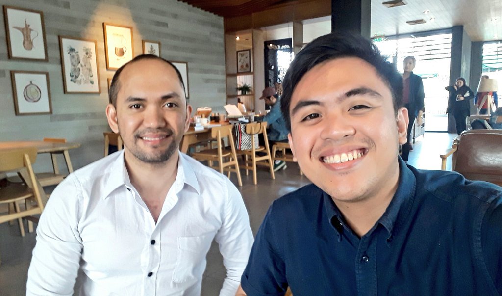 raymond_naguit's tweet photo. Had a fruitful discusssion with Dr. Lester Geroy, President of Philippine Society of Public Health Physicians on health initatives using traditional methods of healing for geographically isolated and disadvantaged areas and marginalized sectors. #FBLP2 #YouthEmergingfortheFuture https://t.co/qJH4hPV2Ub