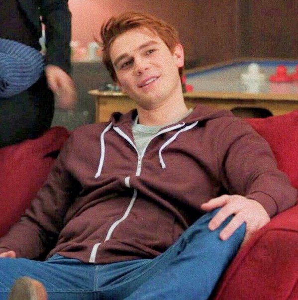 alisariscool's tweet photo. Apparently, we are getting an episode where they are doing their SATs. I sure as hell hope Archie asks Betty to help him study for it and that would be such a cute parallel to when Betty helped him pass the 2nd grade ❤️😭🙏 #Riverdale #Barchie https://t.co/3U4s1QMJtU
