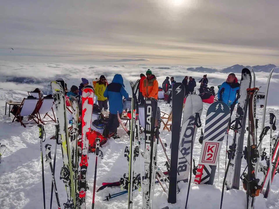 GEOmountains's tweet photo. Keep discovering ⛷🚡❄️ and #ski above the #clouds. 🙌🏻 Inches of new #snow and the cloud deck will be a couple of thousand feet below you today. 🤩 #mountainresortsofgeorgia https://t.co/JLdWqqj6xZ