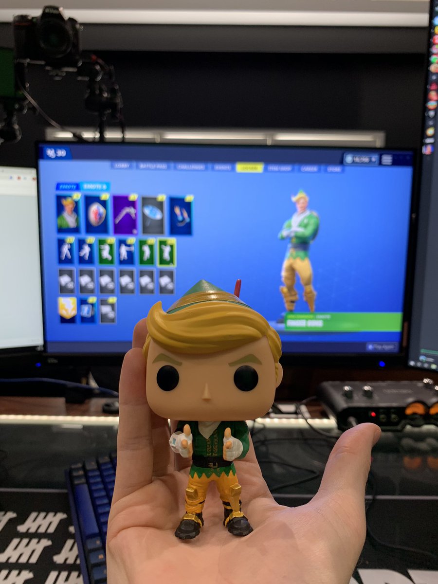 LachlanYT's tweet photo. Today I found out there is an elf emoji 🧝‍♂️ https://t.co/beEobbgeCh