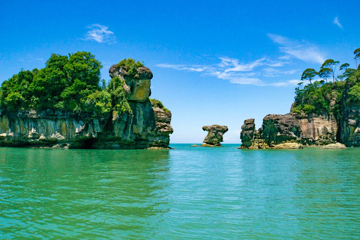 BikeandTours's tweet photo. No visit to Sarawak is complete without a tour to #bakonationalpark Suitable for adrenaline seekers and mild enough for travelers with family to experience this wonderous nature!@SarawakTravel @DJIGlobal @lonelyplanet #bikeandtours #memorableadventures #borneo #sarawak https://t.co/CE72FV5bol