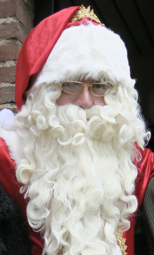 KerstmanHeerlen's tweet photo. ‘Neppers’ en een echte! Wie oh wie zal gaan winnen 😉 Vanavond 20 uur -in de Tipitenten v/h Winterpark- de #Wintertijd #Heerlen quiz: Wie is de slimste #Kerstman https://t.co/WUitqPlsyT