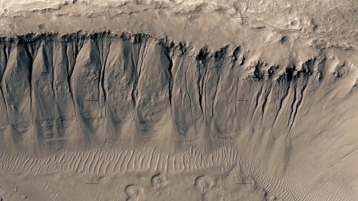 dark_shark's tweet photo. A Tour Of Mars Assembled From NASA Images Reveals A Wondrous But Uninviting Planet #exploration #science #exoscience https://t.co/YJ8bkEFIAG https://t.co/jhxwEoxyMu