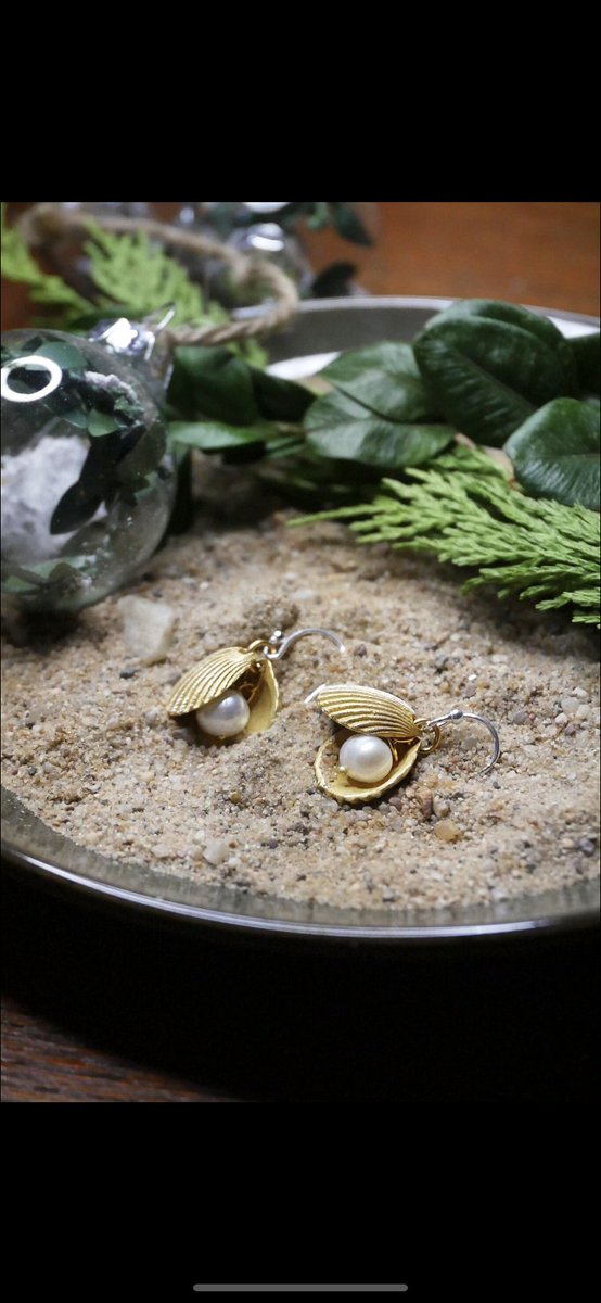 Only 7 more sleeps to go! As we continue our Christmas countdown, today we are offering 10% off our Oyster Shell earrings ✨
bit.ly/2S7qHTc