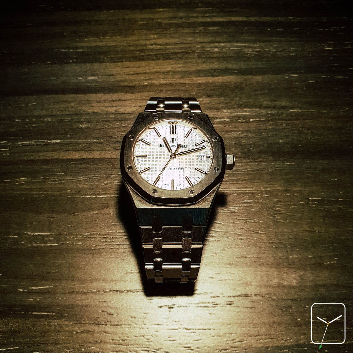 timepiece360's tweet photo. "Simplicity is the ultimate sophistication" Leonardo Da Vinci.
#audemarspiguet #royaloak 37mm Available at #timepiece360
-
-
-
#watches #watchoftheday #dailywatch #instawatch #timepiece #watchaddict #timeless #luxurywatch #uae #dubai #watchcollector #watchlifestyle #dubaiwatches https://t.co/PaZJm2VR4V
