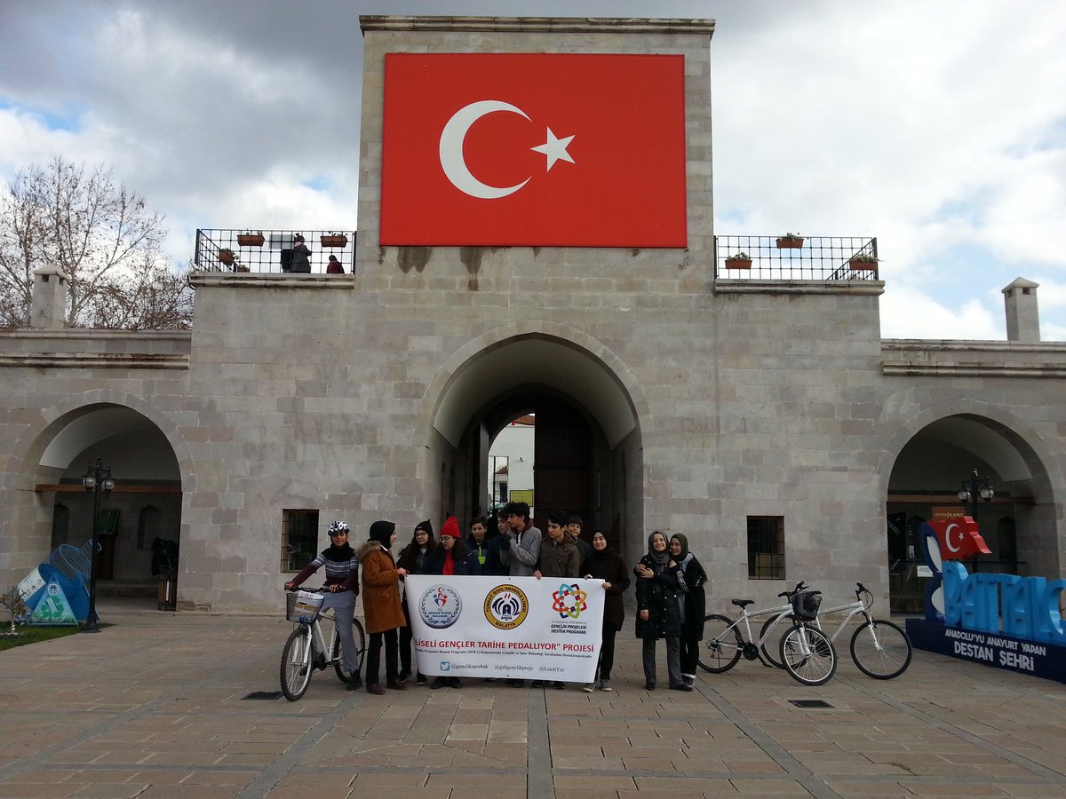 gsb_eak's tweet photo. "Liseli Gençler Tarihe Pedallıyor" Projesi kapsamında gençler pedalları çeviriyor, tarihini yerinde öğreniyor. #GençlikProjeleriDestekProgramı #HayataKatıl #Gençlerİçin #Malatya https://t.co/cQ0yflIc2i