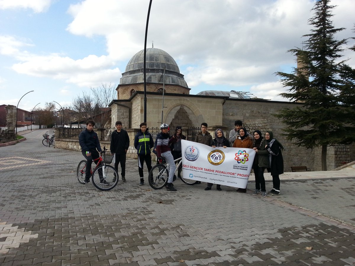 gsb_eak's tweet photo. "Liseli Gençler Tarihe Pedallıyor" Projesi kapsamında gençler pedalları çeviriyor, tarihini yerinde öğreniyor. #GençlikProjeleriDestekProgramı #HayataKatıl #Gençlerİçin #Malatya https://t.co/cQ0yflIc2i