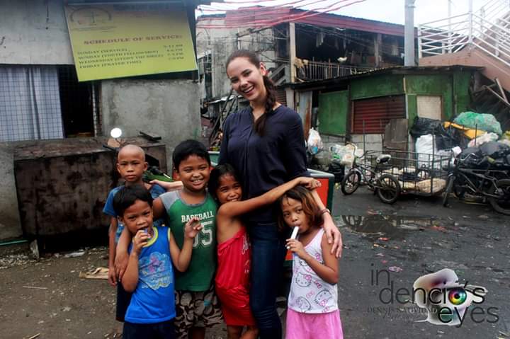 MacabulosTrisha's tweet photo. @tyrabanks @catrionaelisa ❤👫👨👩👭☝❤ https://t.co/TIRSRIzlYL