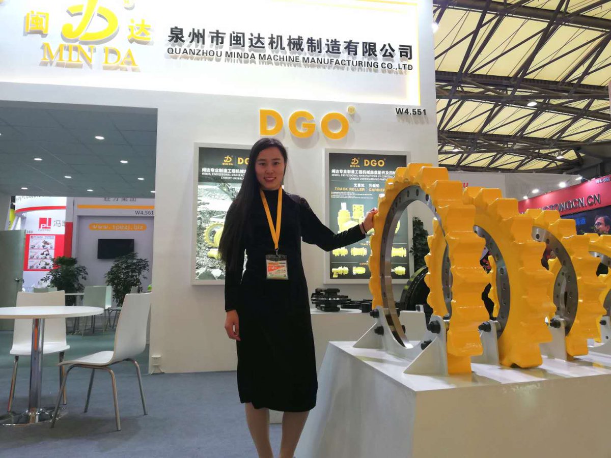 mindayanli's tweet photo. #Baumashanghai
#undercarrigeparts 
#tracklink
#trackroller https://t.co/x9YkSZeBHt