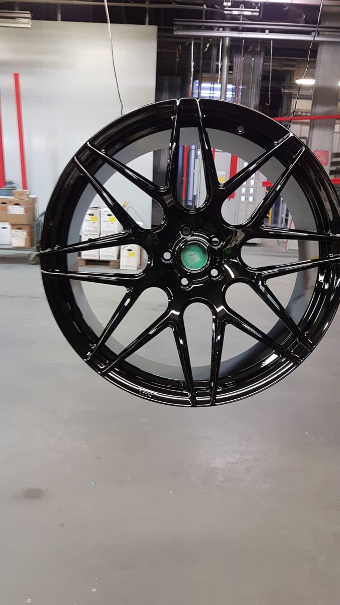 loma_alufelgen's tweet image. #powdercoating at #LOMA is slways something special. Here #22inches for the #newbentleygt. #lomafelgen #lomawheels #konkavefelgen #concavewheels #forgedwheels #schmiedefelgen