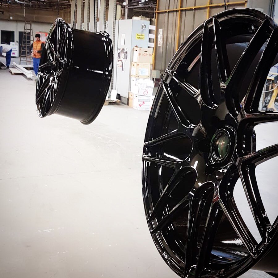 loma_alufelgen's tweet image. #powdercoating at #LOMA is slways something special. Here #22inches for the #newbentleygt. #lomafelgen #lomawheels #konkavefelgen #concavewheels #forgedwheels #schmiedefelgen