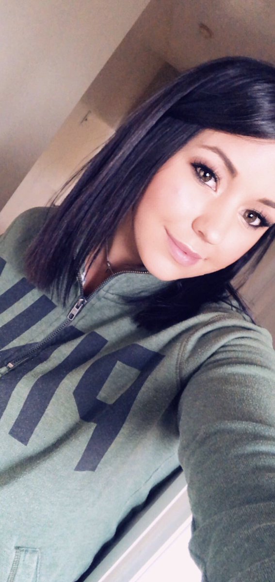 Bear12C's tweet photo. 💇🏼‍♀️😬💁🏻‍♀️😊 https://t.co/XShAVtIjwE
