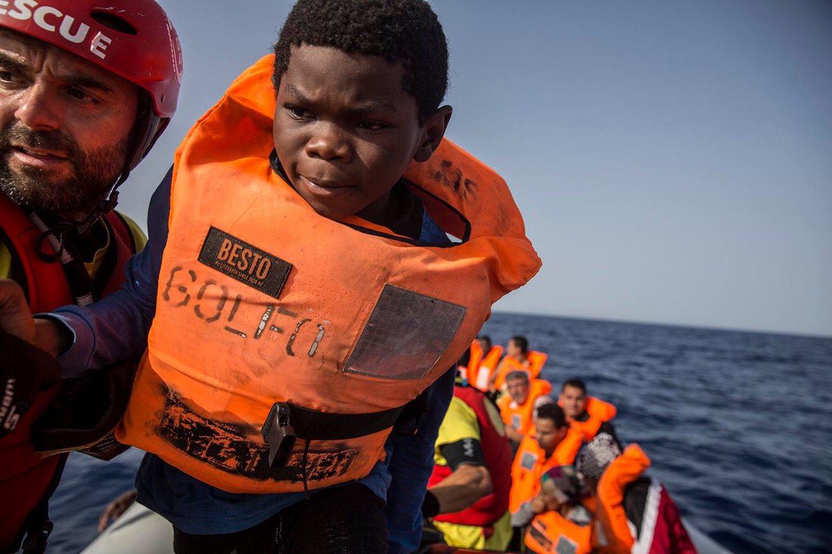 openarms_fund's tweet photo. Porque no son migrantes, son personas.
Porque no son diferentes, todas somos únicas.
Y porque pobres o ricos, de Oriente u Occidente, con religión o sin ella, tenemos los mismos derechos, sigamos luchando por los suyos, que son también los nuestros.
#DiaInternacionaldelMigrante https://t.co/7y7YIyf8Nk