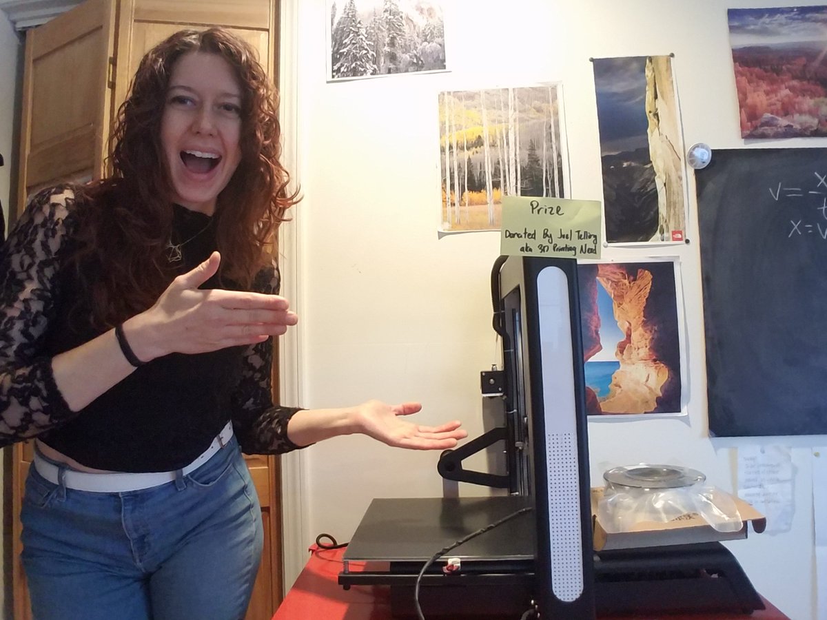 moyerek's tweet photo. At last week's #MakersofSeattle Winter Gathering @jenfoxbot was the big winner of a JGAurora A5 3D printer donated by @joeltelling and a roll of #highfiveblue donated by @Proto_pasta. Big thank to Joel and Keith who went above and beyond to make this happen. https://t.co/okylerxvl8