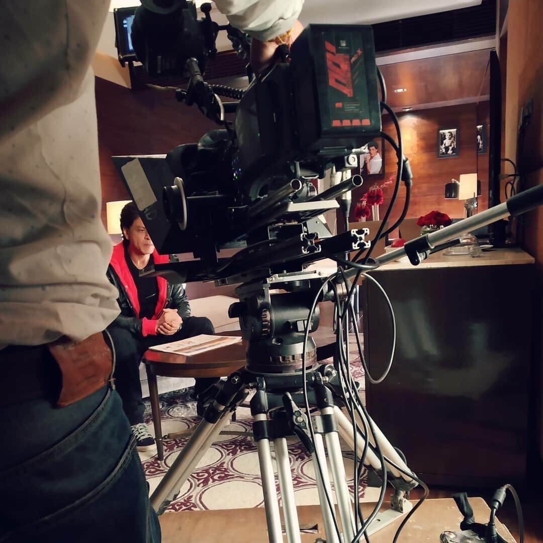 rshah2611's tweet photo. #Camera_Teleprompter
#Add_Shoot
#Zero
#ShahrukhKhan
#Alexa_XT
@iamsrk during shooting an Ad for #Zero Promotion .... Teleprompter Solution & The Leela Ambience Gurugram Hotel & Residences
#3DaysToZero
https://t.co/Tu7Cvc2Tnl https://t.co/XXeY5A3e1Y