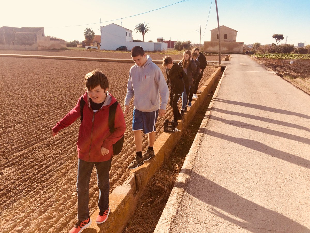 michaelw_flack's tweet photo. Ready for a new day in Valencia! Our students have been great so far - speaking lots of Spanish, asking lots of questions and looking out for one another. #ppsfamily https://t.co/jWnC1lvEat