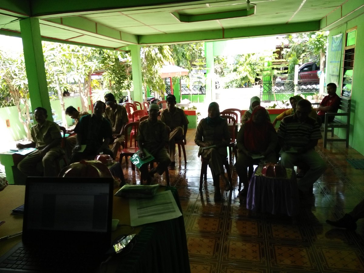 sartomp3md's tweet photo. Sosialisasi Permendesa no 16 tahun 2018 kpd aparat desa Karelayu, Kec Tamalatea, Jeneponto, Sul Sel.... https://t.co/ec3jvyB5dv
