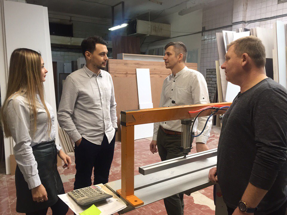 dmb_samregion's tweet photo. Очередная экскурсия в рамках проекта «Профессия Предприниматель» прошла 14.12.2018 в Тольятти на производстве мебели В.Воробьева. Особенностью стало посещение производства и процесса изготовления мебели, гости задавали вопросы технику, который лично работает над каждым заказом https://t.co/IZYxGoZhVL