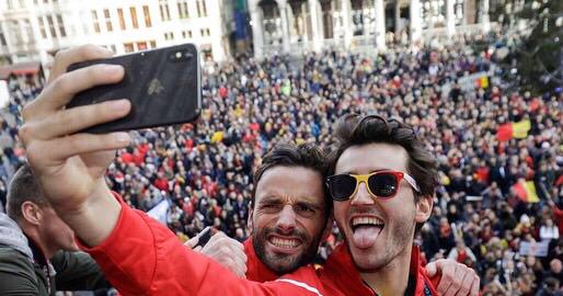 ArthurVDoren's tweet photo. UNBELIEVABLE!! What a welcome home 😍🇧🇪 #RoarTogether #WorldChampions https://t.co/uzLjOnIb2u