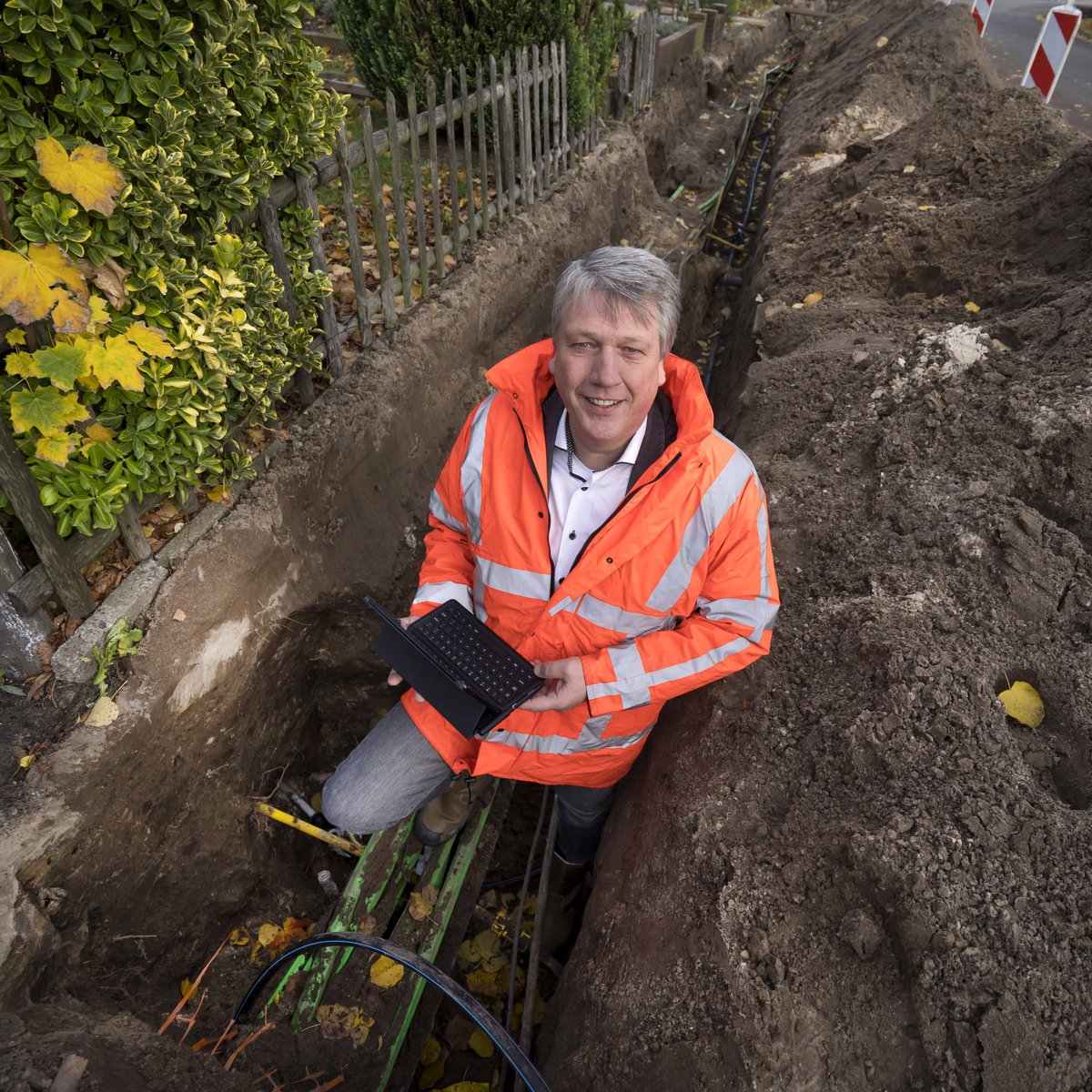 HARDERWIJK - Met Robu Ondergrondse Infra regelt Hans-Peter Roelofsen (52) het voortraject van ondergrondse infra. Zijn bedrijf, met kantoor aan het Engelserf in Harderwijk, bestaat dit jaar tien jaar en is landelijk actief.

Lees meer: stadinbedrijf.nl/businessmagazi…