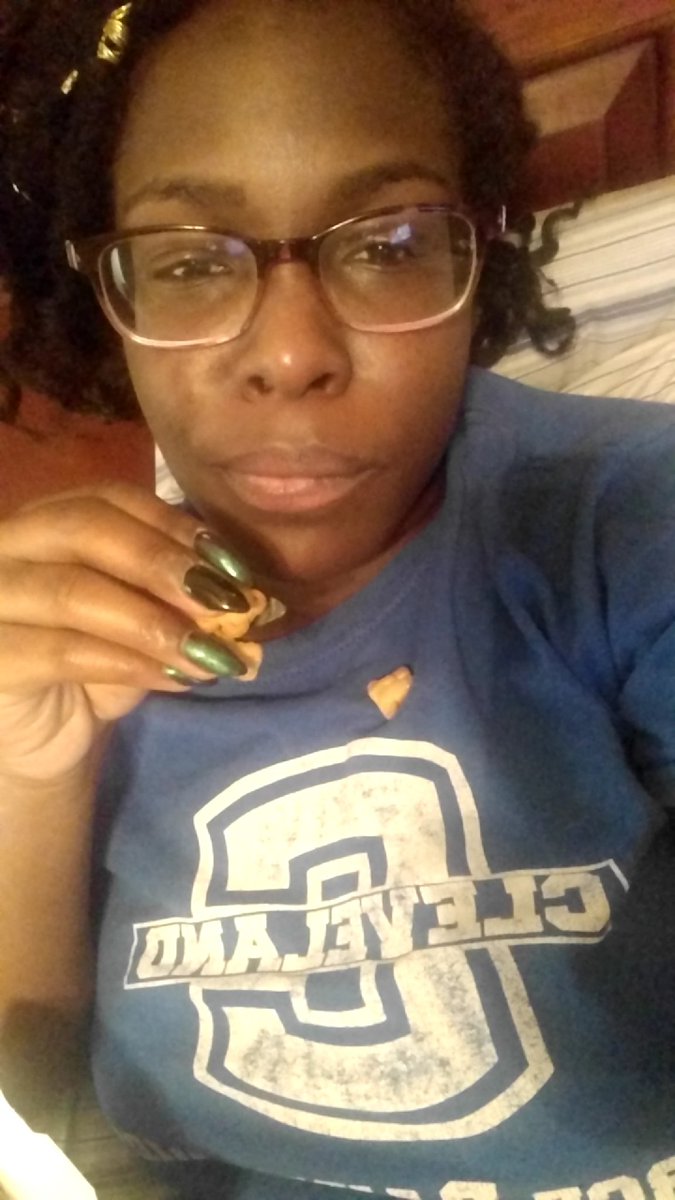 GoddessdhaDom's tweet photo. I be in bed all day collecting your dad's money. 

#Domme #domlife #findom #findomgoddess #paypig https://t.co/VPSgUeGfQw