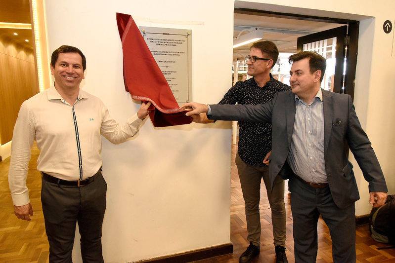 A  última etapa da modernização da <a href="/BibliotecaPR/">Biblioteca Pública do Paraná</a> foi entregue! 💚 Um orgulho para o Paraná ter uma das melhores bibliotecas públicas do Brasil agora mais modernizada, reformada e com diversos projetos para atender melhor o público. ➡️Saiba mais e visite!goo.gl/fr3aDR