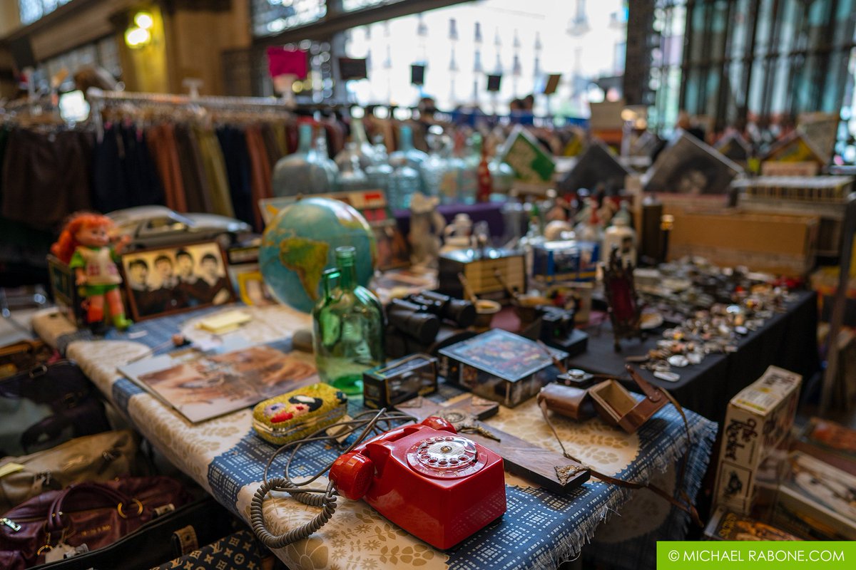 michaelrabone's tweet photo. Barcelona vintage &amp; second-hand treasures! #Barcelona #Travel #Blogger #TravelBlog #Pintofotografia #Wanderlust #SonyA7III #SonyAlpha #Vintage #Secondhand #LostFoundMarket #StreetFood #Music #ShowCooking #Gratis #Foodies #FoodMarket #ChristmasShopping #ChristmasMarket #Banksy https://t.co/OU3cUvkcVg