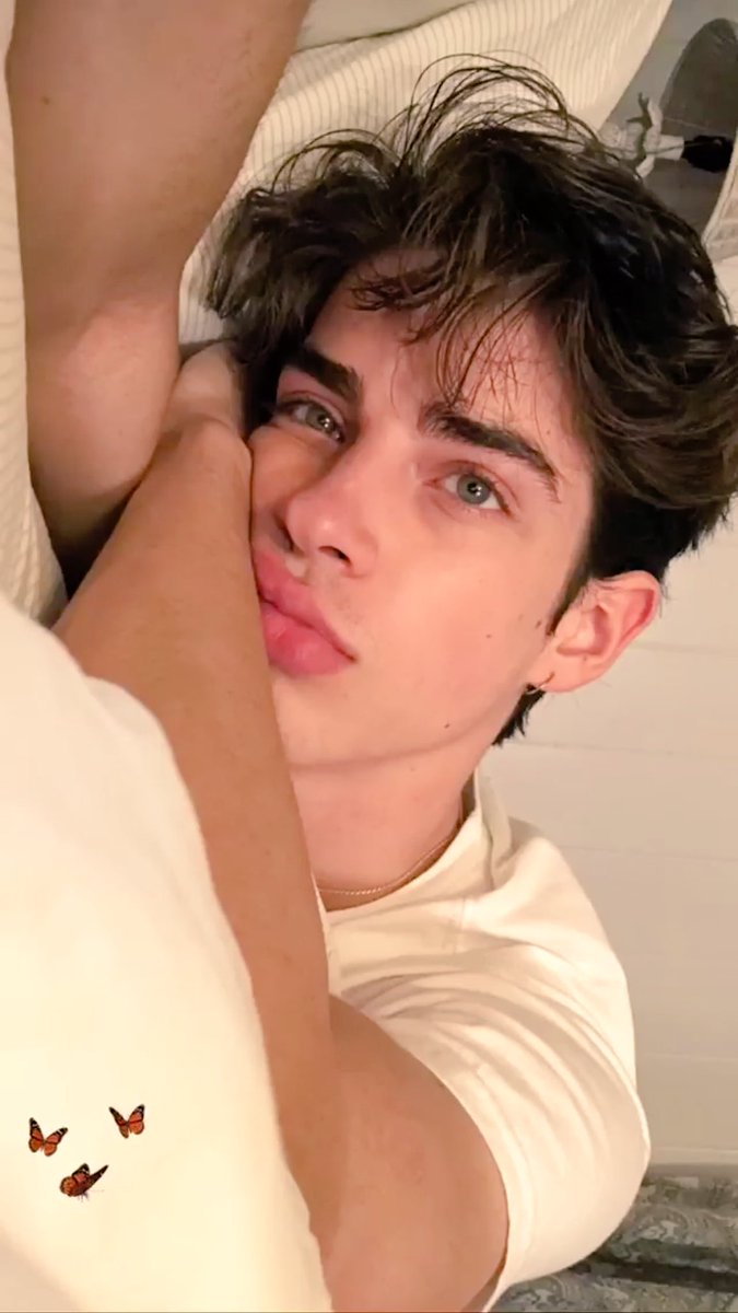 ManuriosJapan's tweet photo. Welcome to my page 😍❤️❤️

@manuriosfdez 知ってますか？
♥️スペイン人のモデル🇪🇸
♥️1998年 12月17日生まれ
♥️兄が一人いる
♥️好きな色は赤
♥️ フルネームManuel Ríos Fernández  
♥️POPが好きでブルーノマーズを尊敬している
♥️ハンバーガー🍔がすき https://t.co/359TVy0gJZ