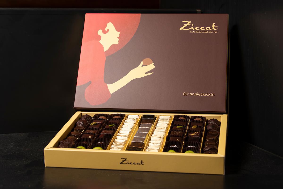 moglialab's tweet photo. Un packaging per un dolce regalo @Ziccat 
#moglia_inkdifferent #packaging #food #print #Creative #agency 
@esterbaima https://t.co/AUgmwTxW6M