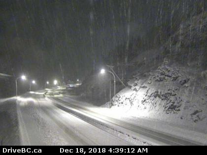 #DriverAlert: Not looking pretty at the #Coquihalla Summit this morning. A winter storm warning issued for #BCHwy5, #Merritt to #Hope stretch. Up to 50cm of snow possible before easing off tomorrow. 
#Kamloops