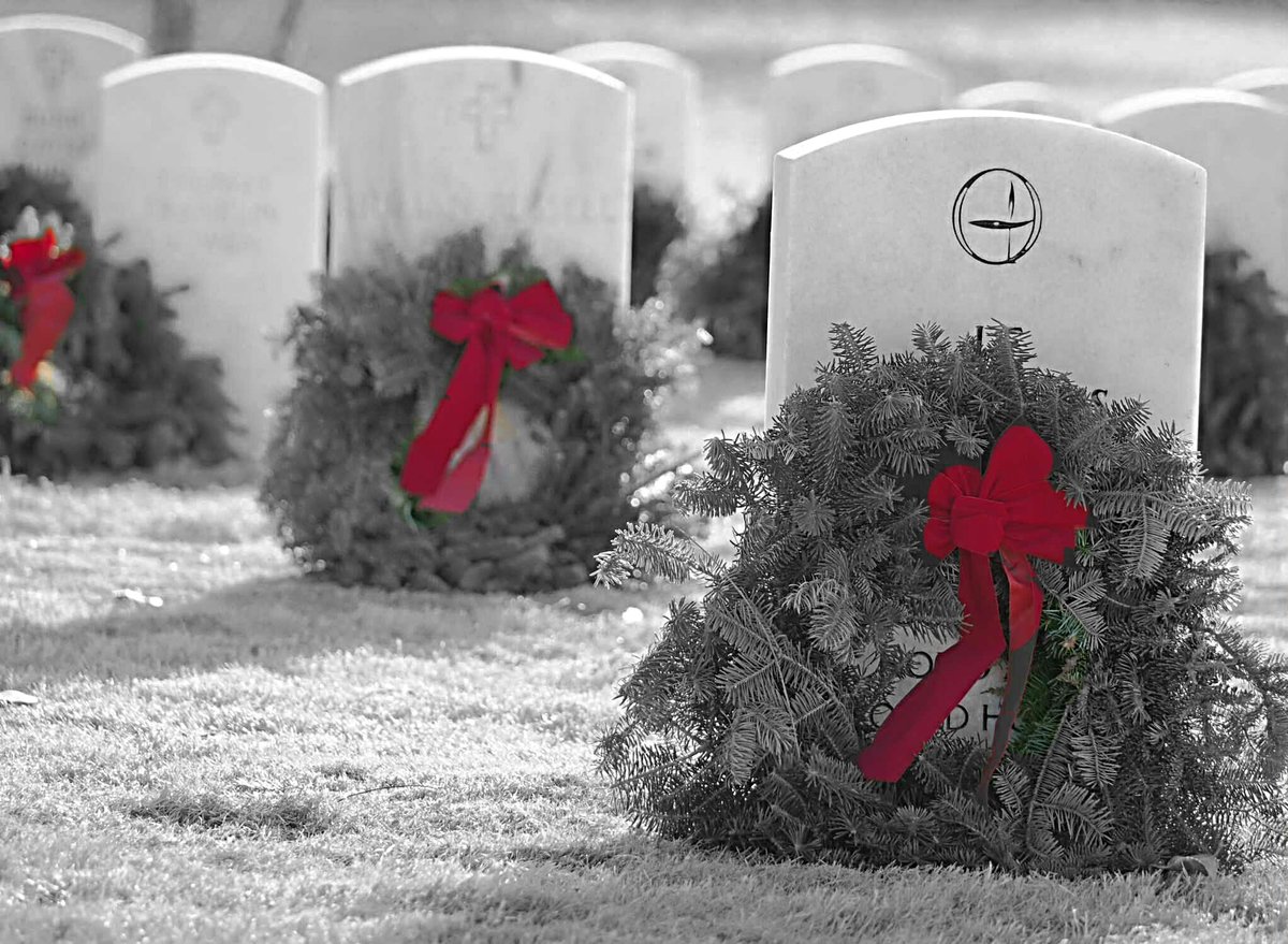 RealityPurple's tweet photo. Merry Christmas to you and your family and a wonderful New Year to come. I took this photo at the Chattanooga National Cemetery @JWilliamsWDEF @wdefnews12 @LoriWRCB @WRCB @riverartgifts @StormTrack9Dave
#photography #photpgrapher #chattanooga #chattown #artist #fineartphotography https://t.co/x88cS2I9Pr