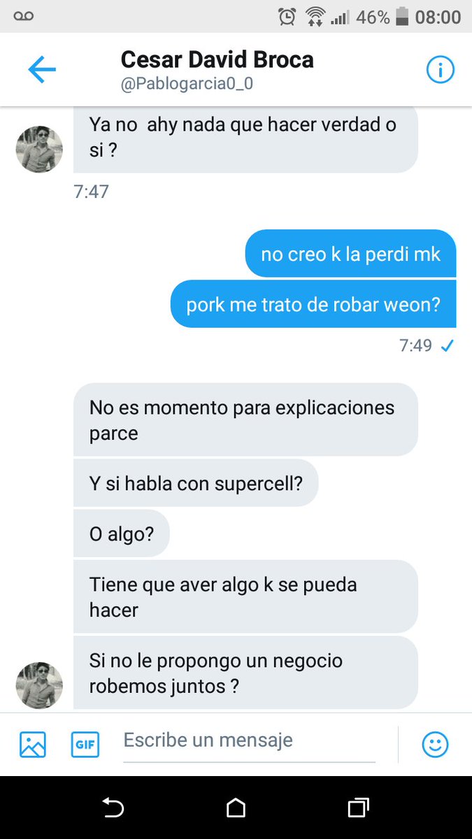 Este fue el que hizo que me quitaran mi cuenta los de supercell miren con las que salio por favor RT este man es el colmo jajaja /mi cuenta hpta :( /