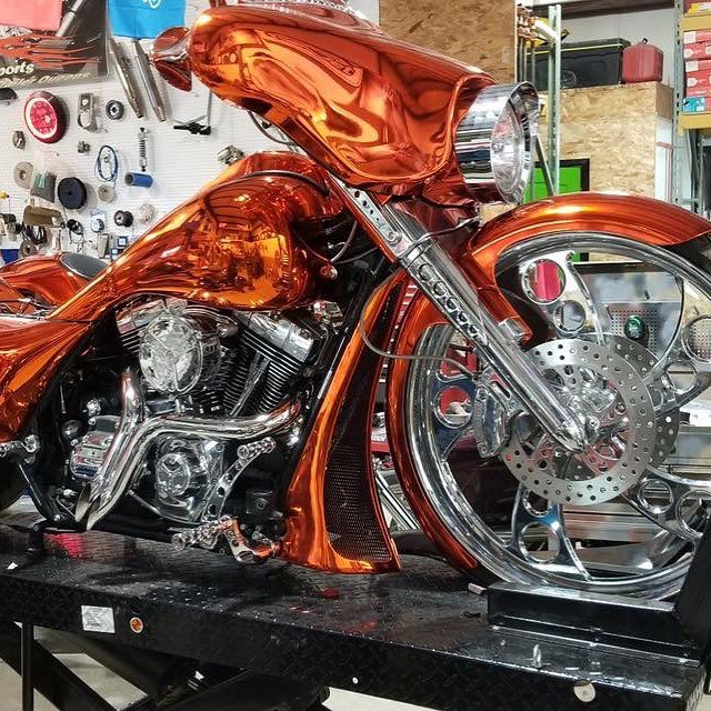 cosmichrome's tweet photo. YIKES! What a sizzling motorbike! @bert_beargeon nailed it Cosmichroming this bad boy!
🏍
#badboy #sizzling #nailedit #chromeorange #motorcycles #motocycleporn #bikekings #bikelover #bikerslife #motorcycledesign #comsichrome #orangechrome https://t.co/eBznyp1O1C