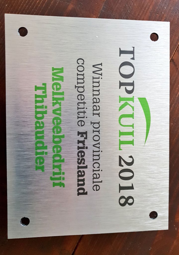 LbThijssen's tweet photo. We feliciteren @pietjan7 met zijn Topkuil 2018 #Friesland en bedanken hem dat we een bijdrage konden leveren in de #precisiebemesting met de GEOSPREAD strooier @KvernelandGroup @MelkveeTweet #meermetminder #precisielandbouw # https://t.co/YP50ANj5dV