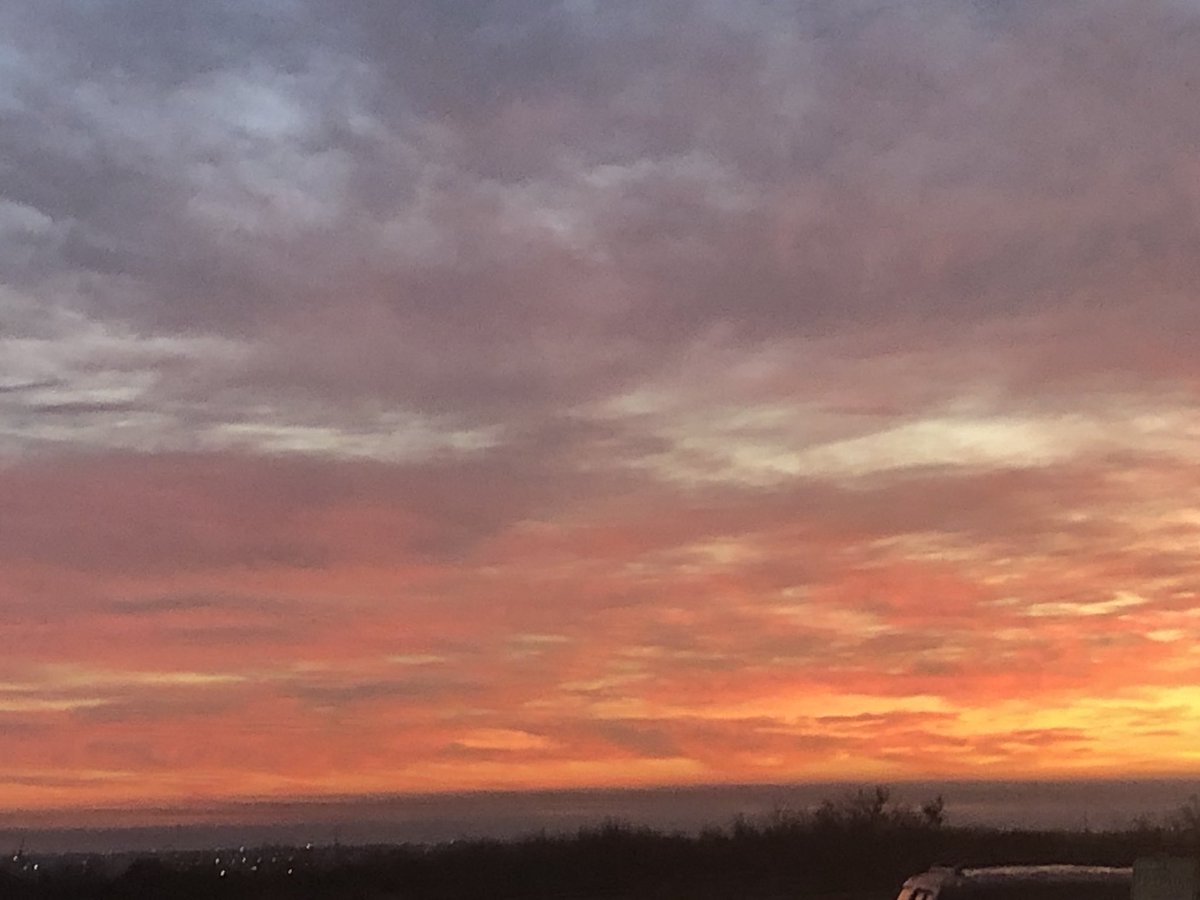 themescounselor's tweet photo. Beautiful sunrise at drop off today!!! @ManorElementary #ibme https://t.co/jub4jv0yFa