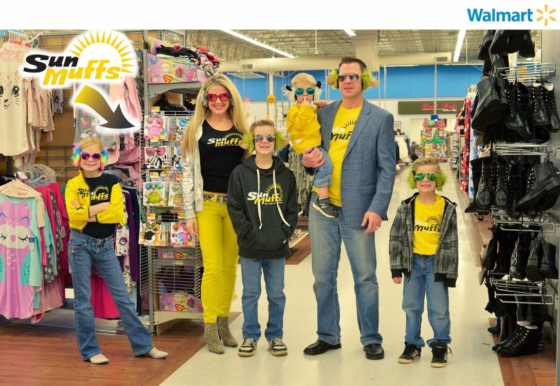 sunmuffs's tweet photo. American Family with the American Dream. #walmart #usa #fashion #TrendingNow https://t.co/gDIWSh9tm2