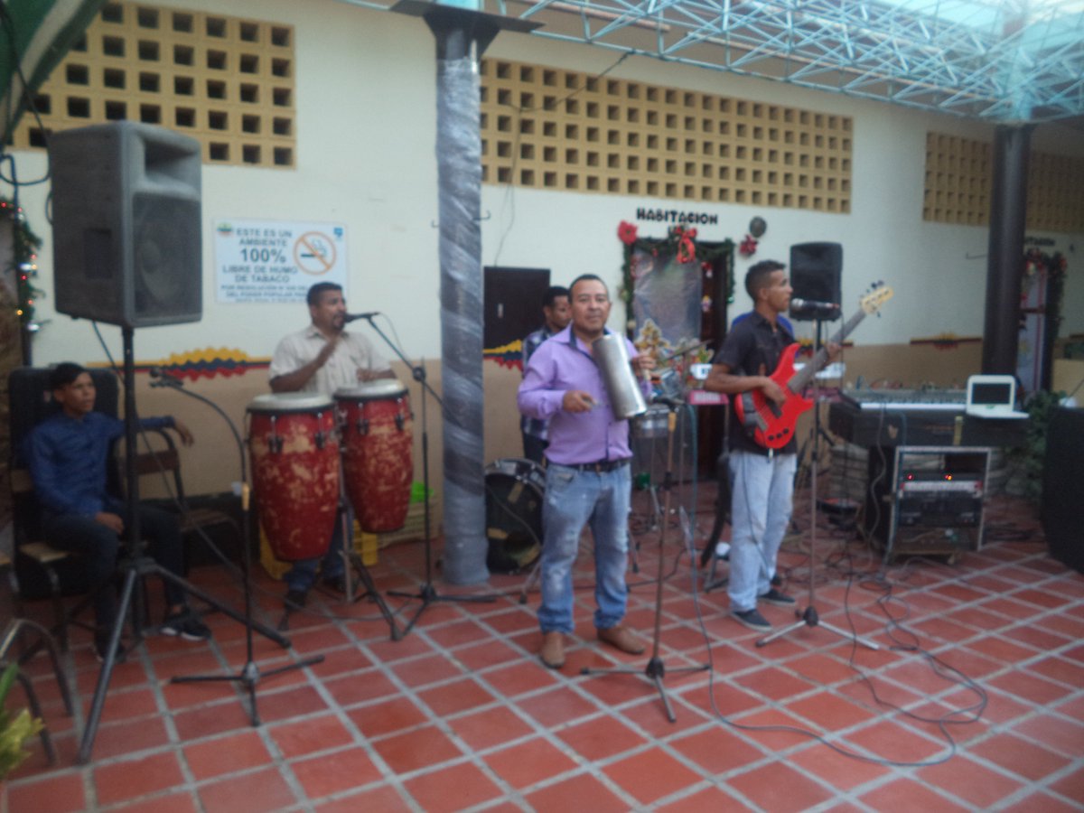 crsbarquisimeto's tweet photo. Celebrando la alegría de la navidad en el @crsbarquisimeto  y la @UTSOLara @irisvarela @mspenitenciario @65Leudi @POSPENITENCIARI @DSCRCO @pili2021 @mirelct @ler1972 @DHumanosMPPSP https://t.co/czZMLGscqA