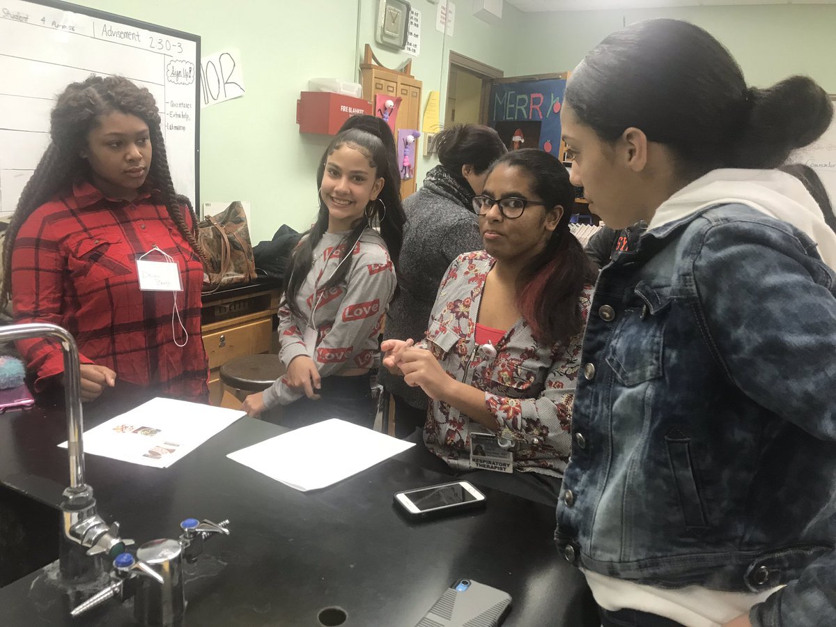 Ms_Pelcher's tweet photo. Health Professions students meeting with their career coaches to get feedback about their “What to Expect” guide for diabetics. #scsdsuccess @HenningerSCSD @SyracuseSchools https://t.co/1NT3rLelHA