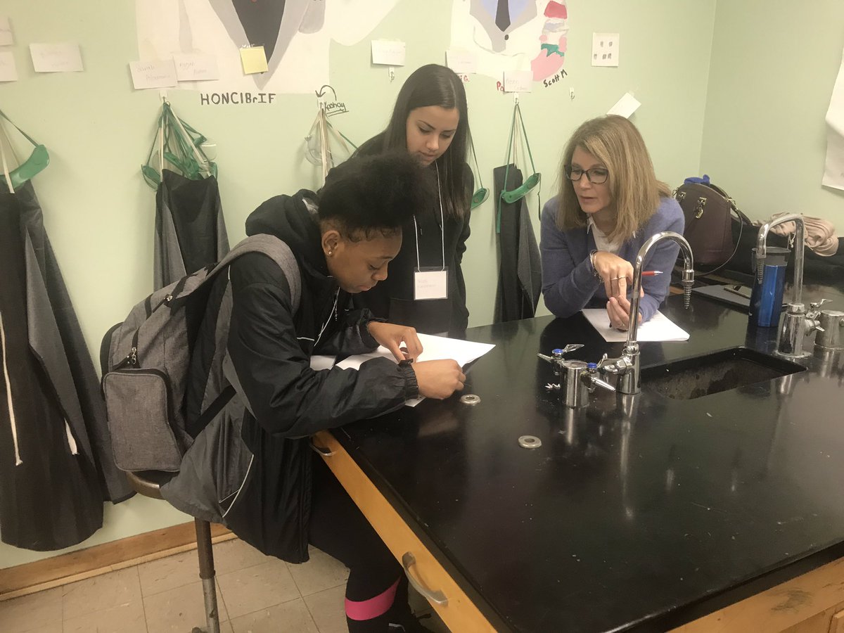 Ms_Pelcher's tweet photo. Health Professions students meeting with their career coaches to get feedback about their “What to Expect” guide for diabetics. #scsdsuccess @HenningerSCSD @SyracuseSchools https://t.co/1NT3rLelHA