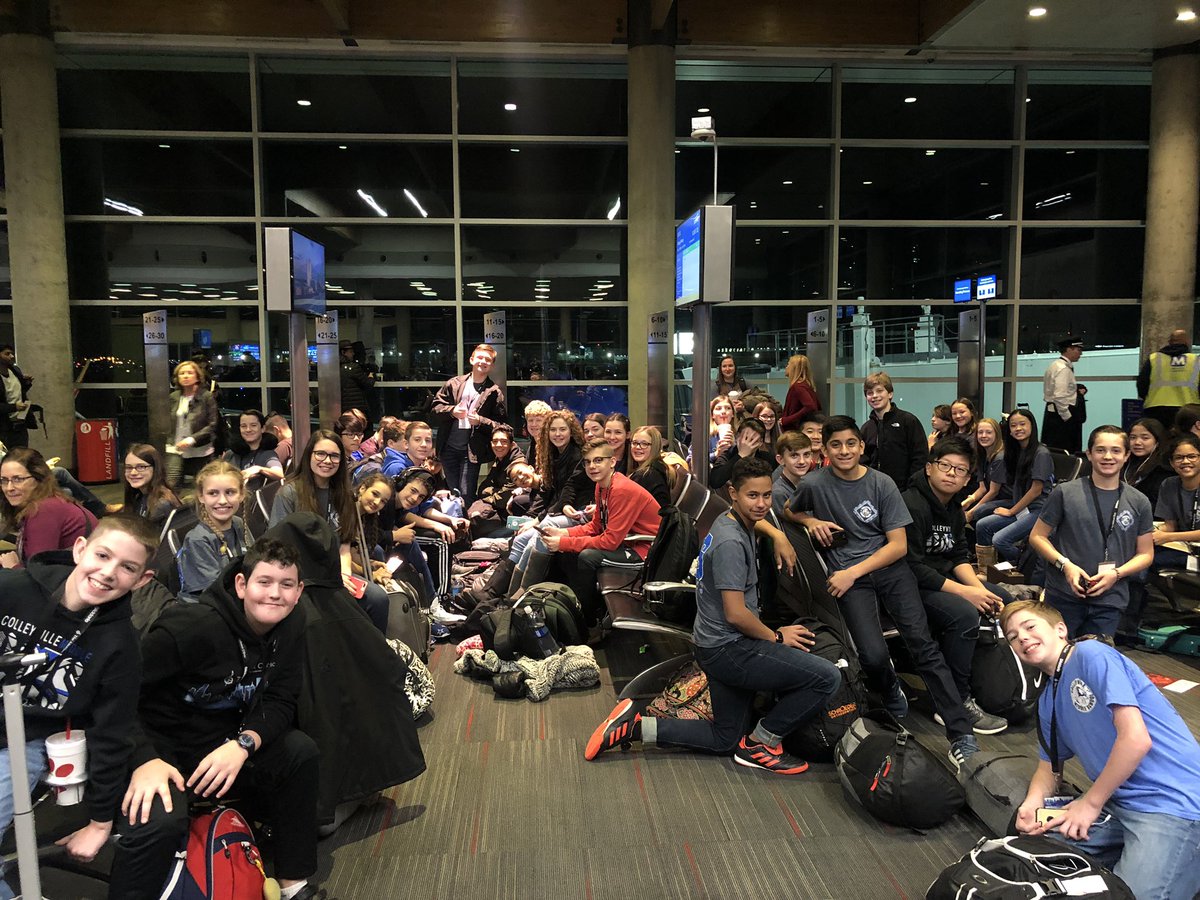 Ms_Jones_CMS's tweet image. Headed to Chicago ✈️ #CMScolts #CMSBand #cmscelebrates #gcisd #midwest @GCISD_Fine_Arts  @Mr_Prescott_CMS @CmsColts