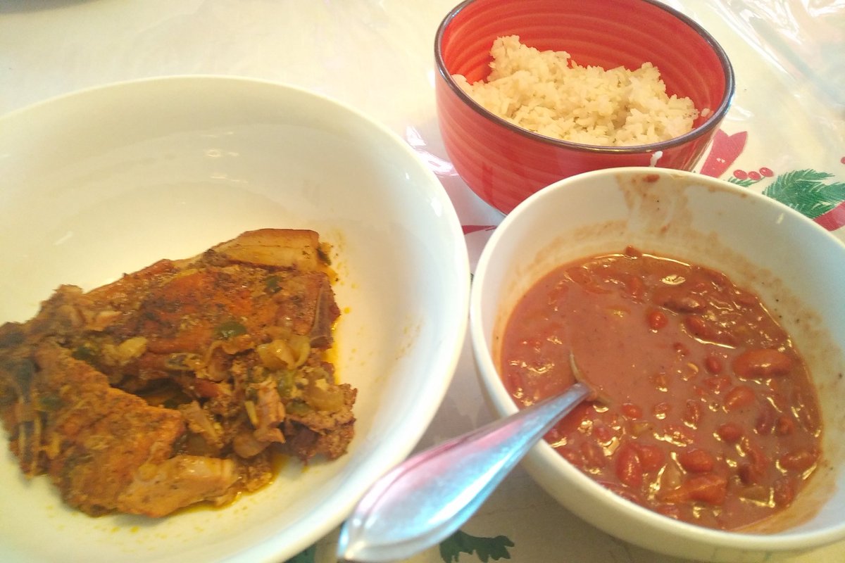 BelizeTweets's tweet photo. I enjoyed some delicious home-cooked stew pork with rice and beans #belize #riceandbeans https://t.co/pmdbeU2ZeQ