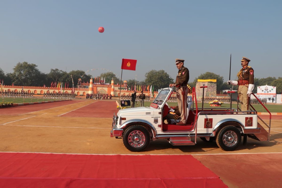 SSB_INDIA's tweet photo. #DGsParade
#SSBRocks
Glimpses of 55th Anniversary, Director General’s Parade. What an amazing show put up by the officers and men, the spectacle was a sight to behold. Congratulations to all the participants and force personnel. https://t.co/1Mp1PC9bWF