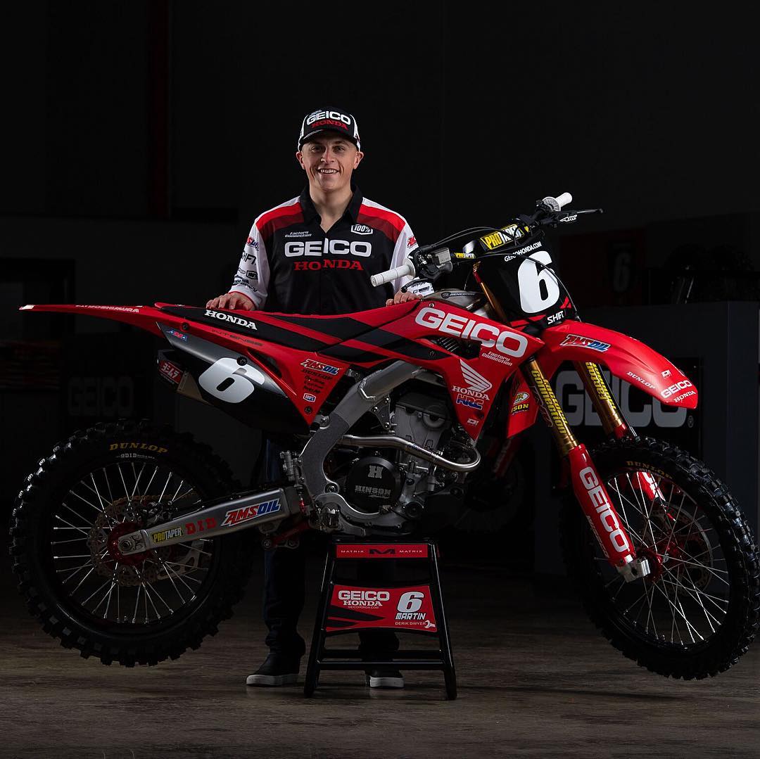 supercrossking's tweet photo. Jeremy Martin will miss the entire 2019 race season
https://t.co/BMz2p21S2w #supercross #motocross #injury #geico ๐ธ #honda #jeremyMartin #jmart @ProTaper @ShiftRacing @ride100percent https://t.co/1REZfuo0Kl