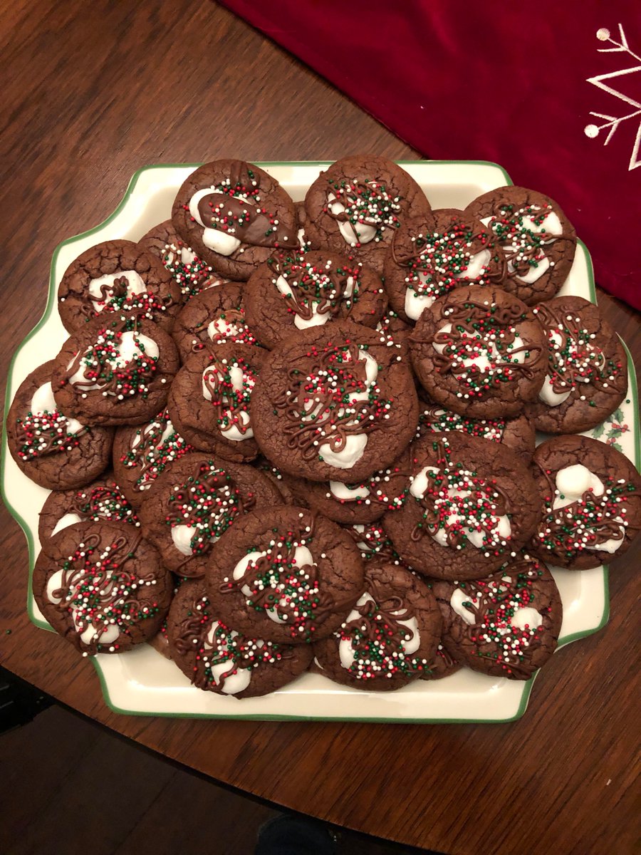 TrinaKoers's tweet photo. Bringing on some holiday competition among the AM Sales and Corporate Functions Talent Acquisition teams. Hot Chocolate Cookies. #WeAreCisco #TisTheSeason #AMSFestiveFun https://t.co/UxBIT6vIQ5