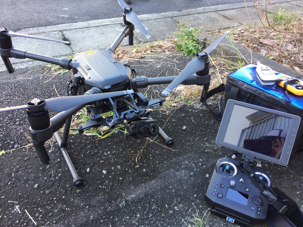 parond's tweet photo. 外壁検査
ドローンと打診の併用

#ドローン #空撮 #撮影 #doren #dji #phantom #mavic #inspire #m210 #ドローンスクール #uav #uav測量 #ドローン講習 #インペクション #非破壊検査 #赤外線 #サーマルカメラ #Zenmuse #ZenmuseXT #ZenmuseXT2 https://t.co/49XGmVhlLF