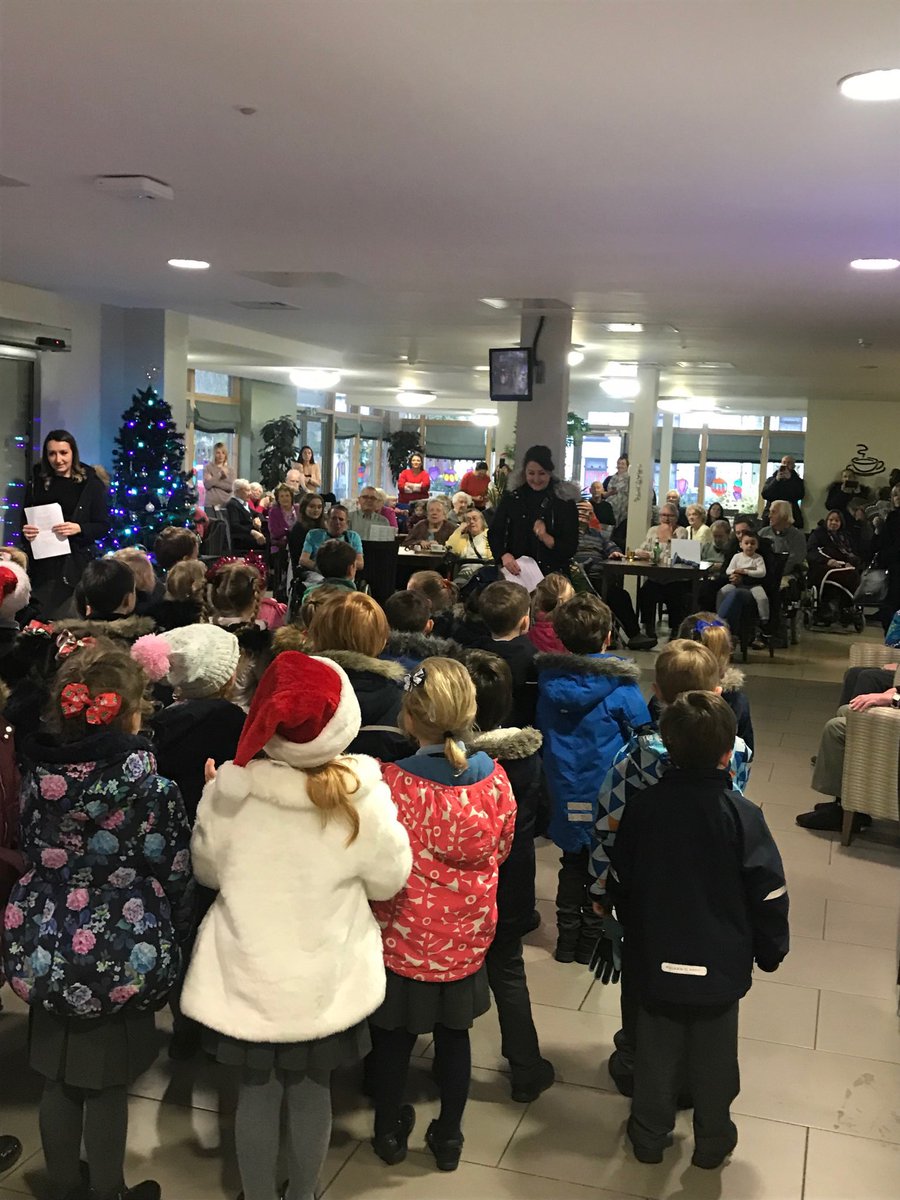 BrooksideEC's tweet image. The school children and sang Christmas songs for us all at Brookside. They then came and said merry Christmas to each of the residents and gave them a Christmas card 🤶