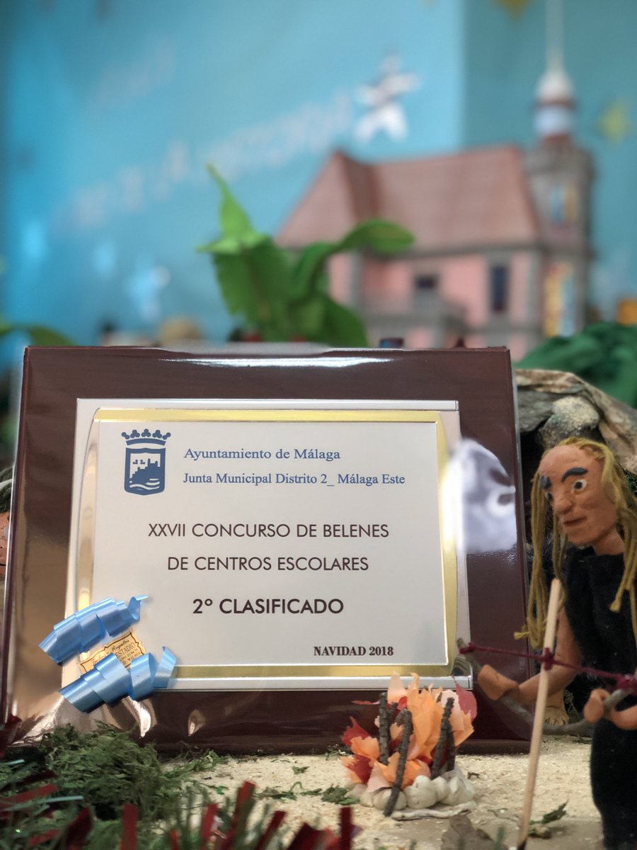 presentacionMLG's tweet photo. BELÉN | #premios @malaga ⭐️
Hoy recibimos de la mano del #distrito de #ElPalo @carlosmconde y Pedro Palacios nuestro #2Premio en la #categoría de #BelenesEscolares ✨Muchas gracias a nuestras #familias 💙y enhorabuena a todos los premiados y participantes 👏🏻 https://t.co/rXtOy3seyA