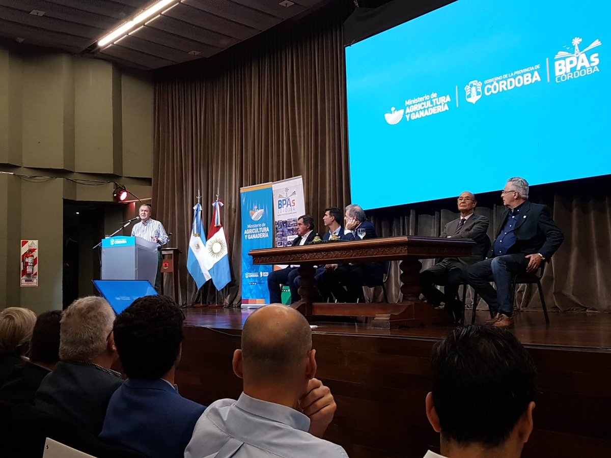 BCCBA's tweet photo. Cerca de 6000 productores se anotaron a cuidar el #campo, se sumaron a cuidar nuestra #tierra. Se sumaron a #BPAs2018. Este reconocimiento lo hace la sociedad cordobesa por cuidar nuestro ambiente. Dice, @JSchiaretti. Cada vez que le va bien al campo a #cordoba le va bien. https://t.co/GRp7NYYt7P
